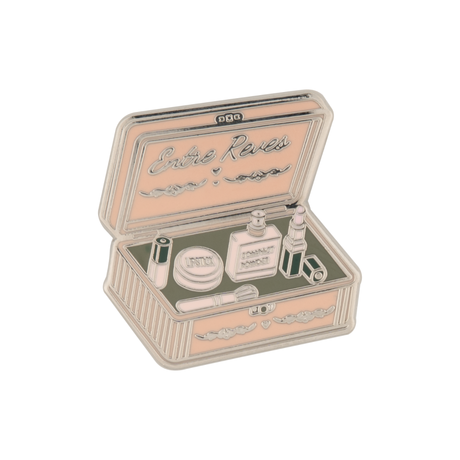 VINTAGE MAKEUP CASE BADGE